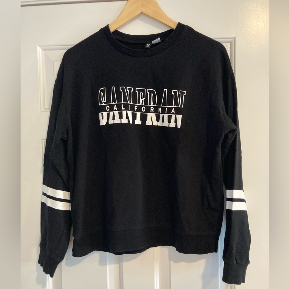 H&M Graphic Long Sleeve Pullover M